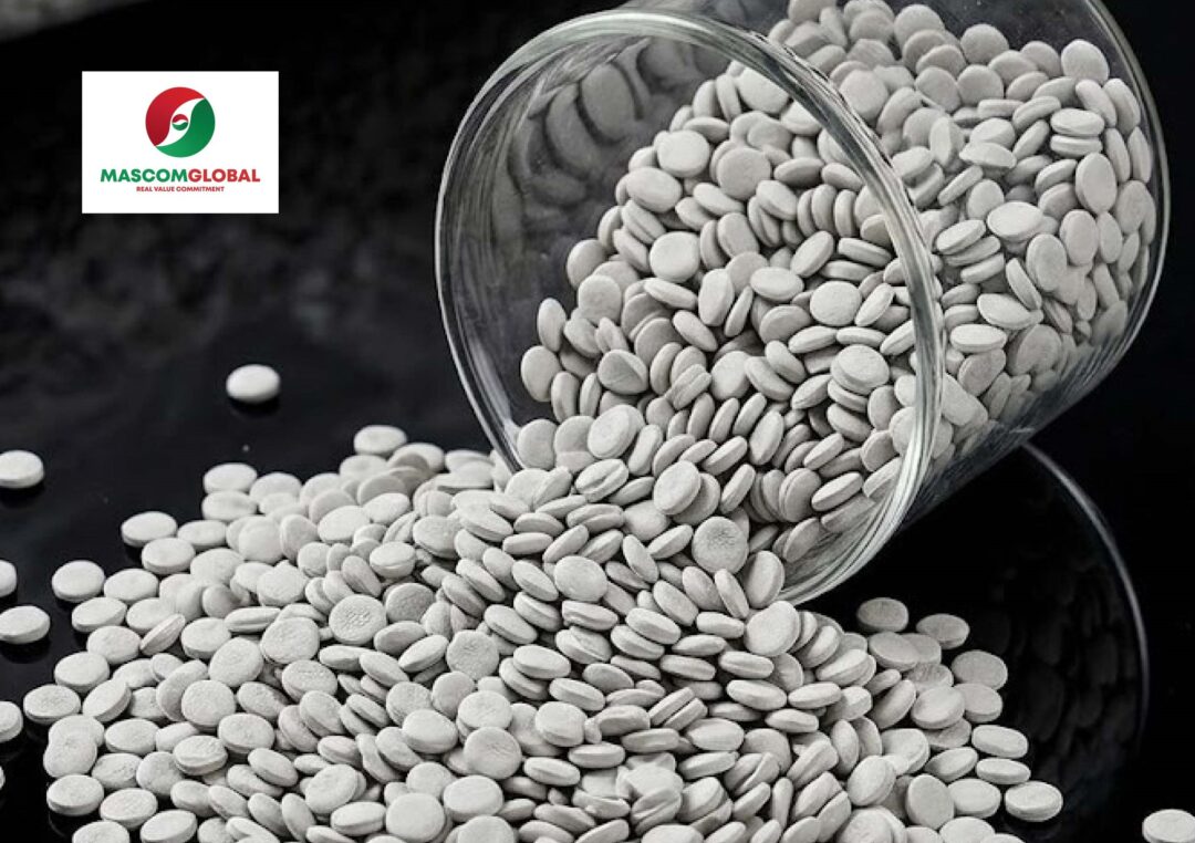 Desiccant masterbatch
